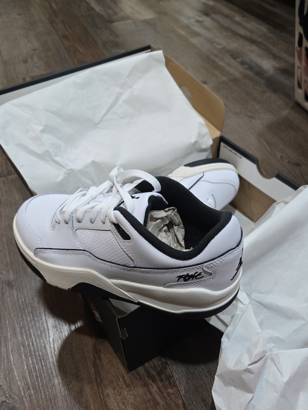 Nike Men's White and Black Low-Top Sneakers Jordan